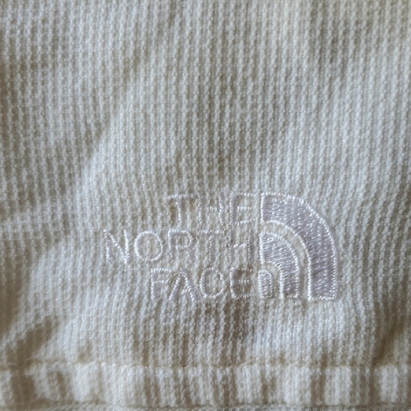 The North Face Cream Sleeveless Button-Up Top - Picture 6 of 7